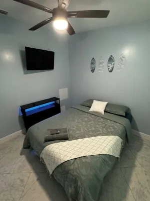 3-bedroom canal home Cape Coral with BOAT parking , HOT TUB, WiFi, AC.