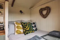 Luxury Shepherds Hut with Bath