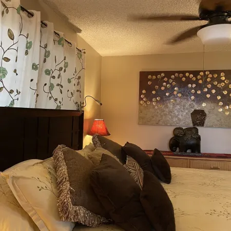 Oceanfront, Luxurious Bed & Bedding, Air Conditioned, fast WiFi!