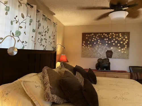 Oceanfront, Luxurious Bed & Bedding, Air Conditioned, fast WiFi!