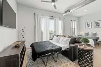 Lux 2Bed Studio  Prime Location  Pool  Gym