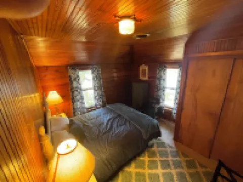 Wenopa - Charming 3-bedroom home on a Lake Manitou peninsula in Rochester Hotels in Fulton County