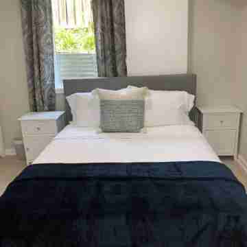 Exclusive Escape- 1 mile to metro w/ FULL kitchen! Rooms