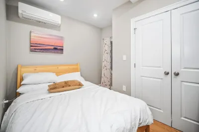Lux 1st floor 3brm/1bath North End Hotels in North End