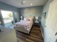 NEW: Spacious 4-BR townhome with marina & bay views, pool and easy beach access. - 발코니