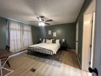 3-bedroom house in Porum Landing, waterfront with lots of space inside and out!