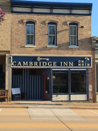 Cambridge Inn on Main Отели в г. Лейк Милс
