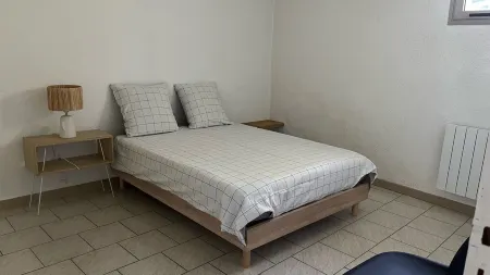 Spacious 2 bedrooms / closed private parking