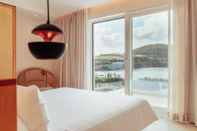 Silveira Bay Lounge Retreat Отели в г. Ангра-ду-Эроижму