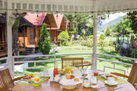 Cemayu Lodge - breakfast