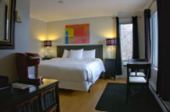 The Water's Edge Inn Hotels in Northumberland County