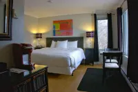 The Water's Edge Inn Hotels in Trent Hills