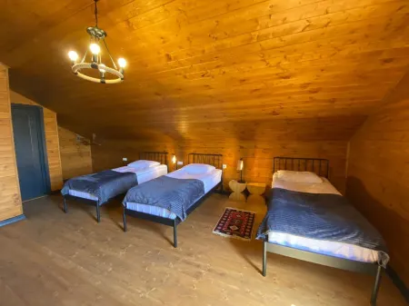 House in the Vineyard Отели в г. Гори