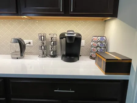 Serene Port Orchard Retreat: 3BR 3BA with Trails and Amazing Views Отели в г. Порт Орчард