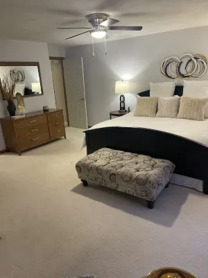 Beautiful spacious property 4 sleeping areas and 3 full baths can sleep up to 10 Hotels near Pick n Save