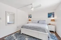 Venice Beach-Coco Palms 103. One block to Venice Beach. - Homestays