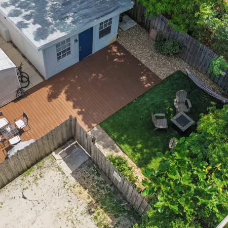 Cozy Coastal Retreat! Fenced Turf Yard • Bikes • Hammock • BBQ • 65” TV