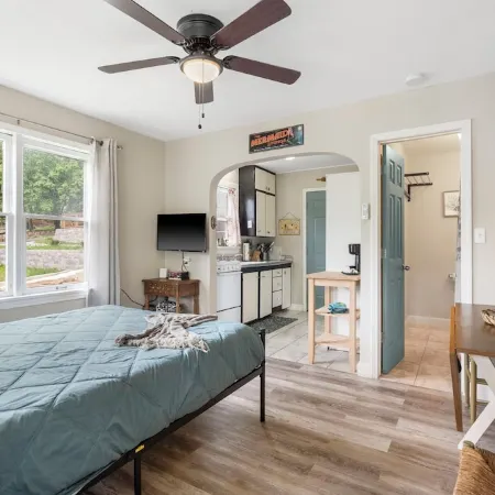 Charming Lake View cottage in tranquil Rockaway Beach