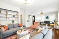 Saint James Manor - Sleeps 24 in Style & Comfort with Parking Hotels in Springfield