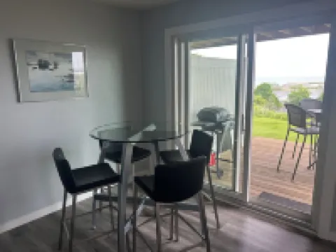 Stunning marina & Lake Michigan views, walking distance to downtown! Các khách sạn ở Manitowoc