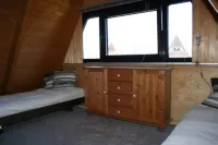 Cottage with fireplace, near the beach, dogs welcome, kitchen is new, fenced Hotels in Damp