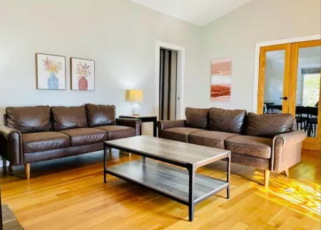 7 Min to UNC Hospital - Walk to Downtown Carrboro / 20 min to Duke Hospital