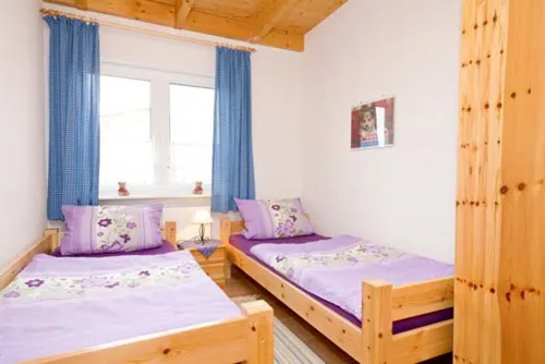 Vacation home in a quiet location, 200m from the nature reserve lake, Mönchshof 13a, with WLAN