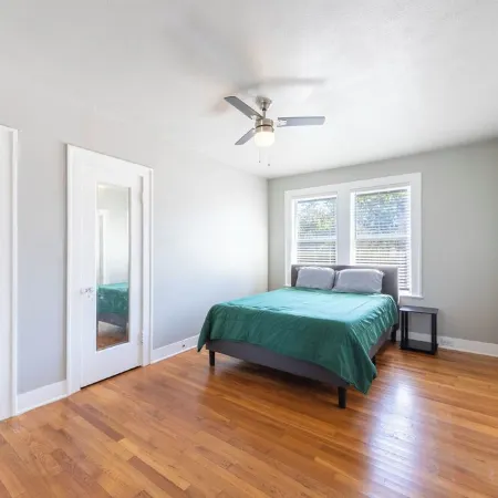 6 bedroom spacious living near downtown