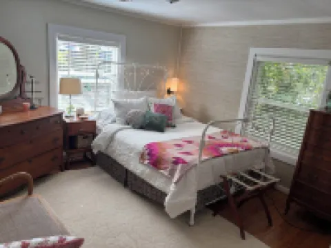 Heart of DT Southport with private, fenced yard! Perfect for pets!  Sleeps 4