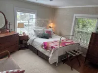 Heart of DT Southport with private, fenced yard! Perfect for pets!  Sleeps 4