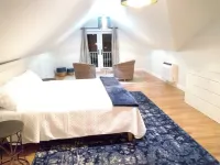 SPACIOUS Beachside Family Oasis: 5BR/4BA Home Steps to First Beach! Hotel in zona Third Beach