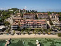 Grande Bay ~ Studio Unit~ Walk to Beach~Amazing Location