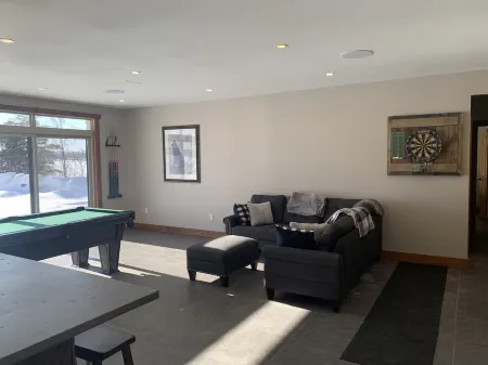 5000 sq ft luxury vacation home with 6 bedrooms 7 bathroom.