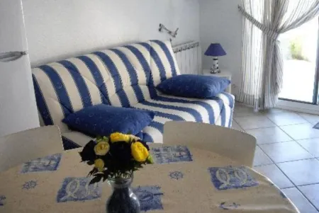 50 m from the beach.ideally located Отели в г. Шателайон-Плаж