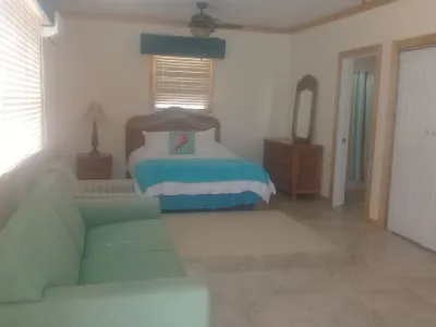 The Swimming Pigs Resort-Peach Hotels near The Swimming Pigs