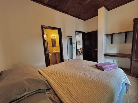 Beautiful and comfortable 2 bedroom unit, full furnished and close the beach. Отели в г. Запад Энд