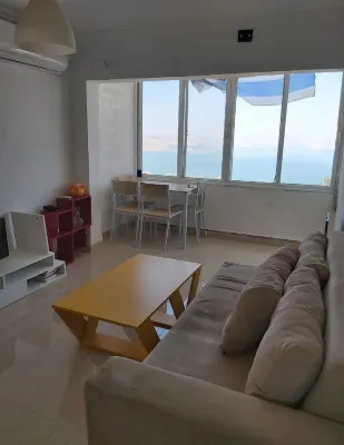 sunshine rooms- Public transportation every few minutes to the city center/beach Hotels in 