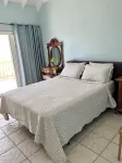 Charming 2-bedroom villa with AC, WiFi, stunning ocean views