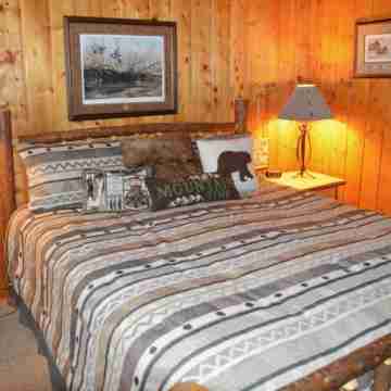 Unique Guesthouse on the Beautiful Gallatin River - Hot Tub w/ Amazing Views! Rooms
