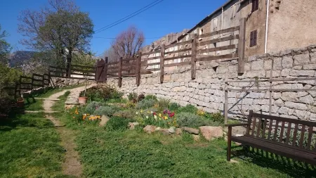 hamlet of ZITAMBOLI 900m above sea level and 1 hour from the sea escala hikes