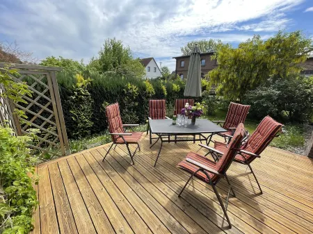 CLOSE TO THE BEACH, FAMILY FRIENDLY, LARGE PLOT