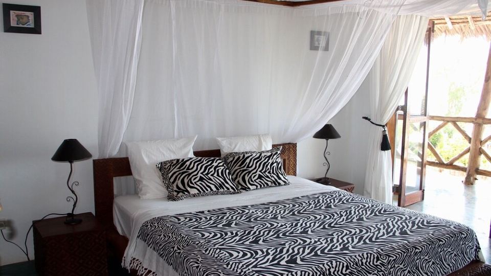 Luxurious, fully equipped and serviced villa right on the beach in Zanzibar.