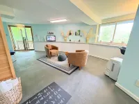 Breathtaking mountain views-4king en suites, bunk rm, sauna, air hockey,MANCAVE!