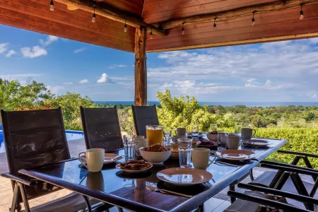 Affordable, Breathtaking Luxury! Private yet Close to Everything