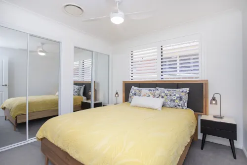 Pool house on the canal, private Jetty, Wifi