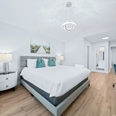 Stylish & Cozy - 4Bdrm House Fast WIFI, 2.5 Bath