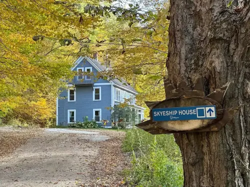 Skyeship House Condo with Hot Tub! - 1 Minute from Gondola - Sleeps 12 Easily Hotels in Bridgewater