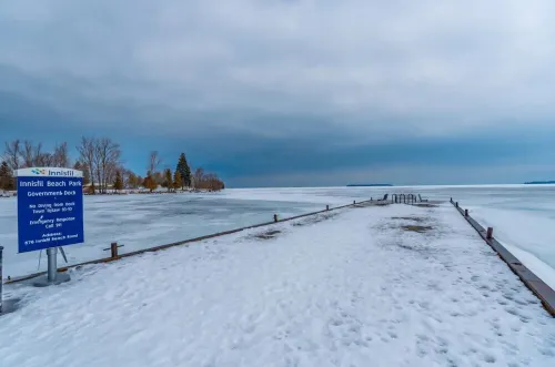 2 Bedroom Cabin Across Lake Simcoe