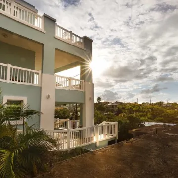 Seahorse Suite – Stunning Caribbean Views , Covered Terrace & Family Friendly!