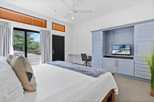 Charming 4-bedroom house with Private pool, Walking distance to the beach.